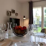 Le Jardin Elegant & Cosy, Pour 6 Personnes, Animaux Admis דירה *