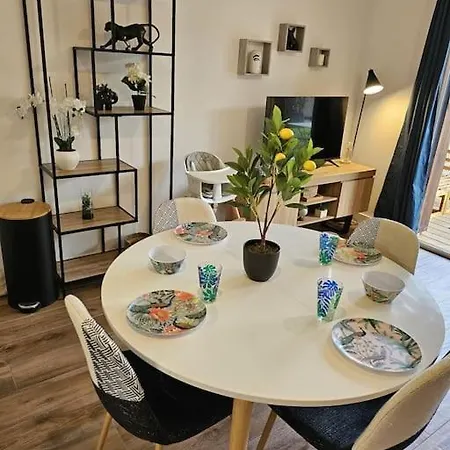 Le Jardin Elegant & Cosy, Pour 6 Personnes, Animaux Admis アパート