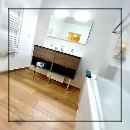 Le Jardin Elegant & Cosy, Pour 6 Personnes, Animaux Admis 비스카로세